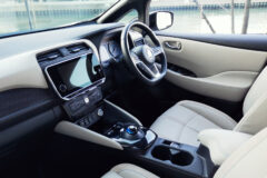 ハンドルと運転席