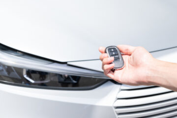 新車とスマートキー
